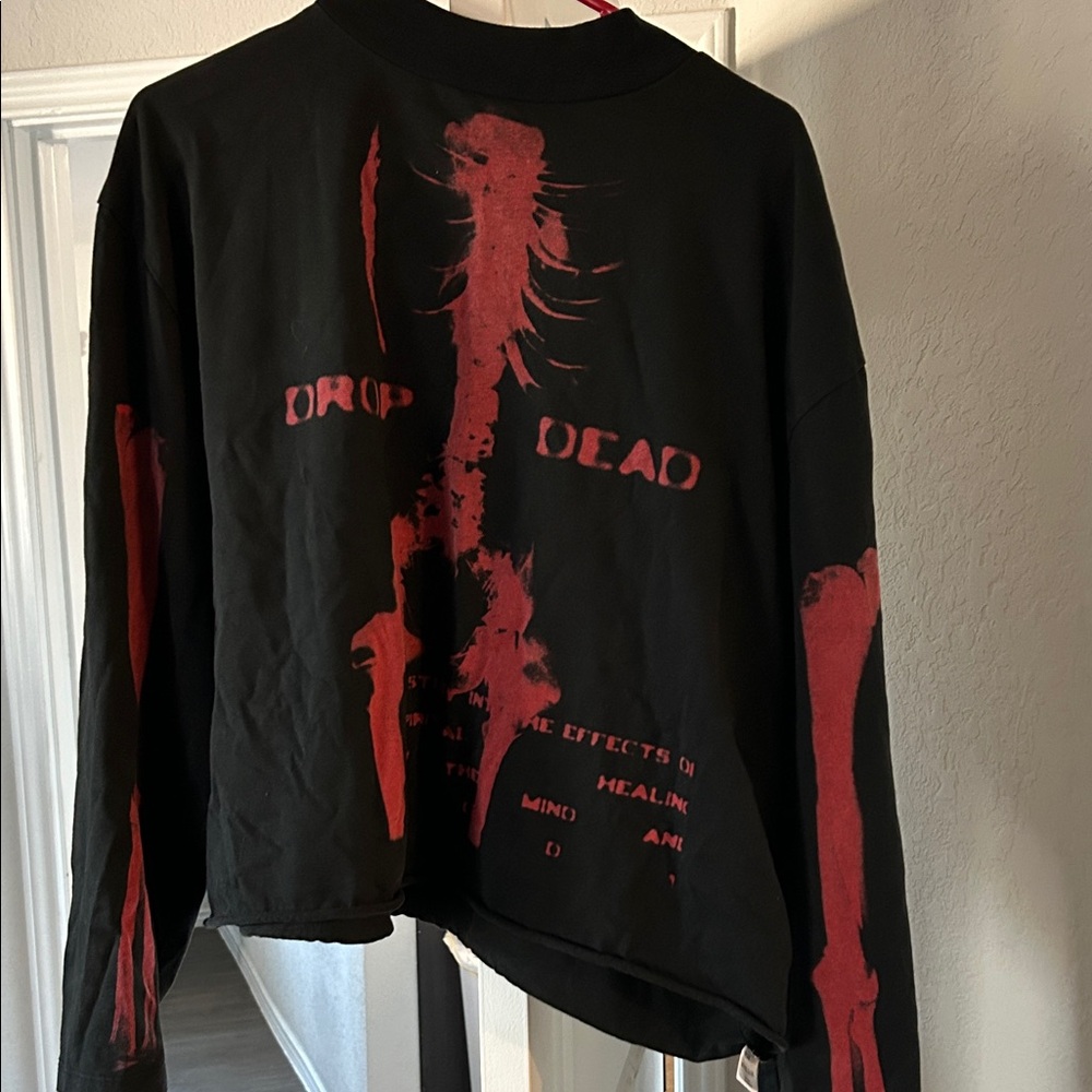 Black and Red Women's Crew Neck Sweater